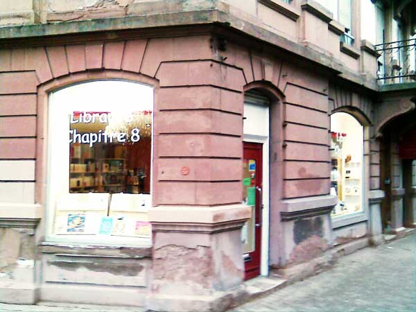 La librairie Chapitre 8 au coin de la rue de Verdun et de la rue Sleidan